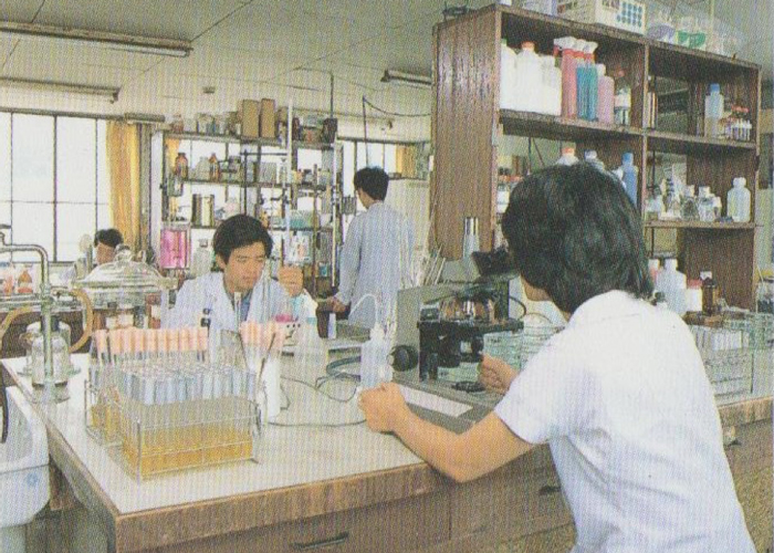 Osaka laboratory. Photo taken years after Dr. Murata joining SARAYA.